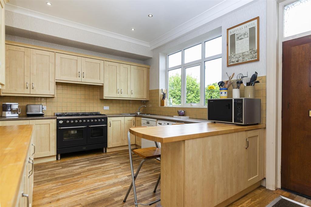 HILDON. Northfield Road, Dewsbury, West Yorkshire 5 bed detached house