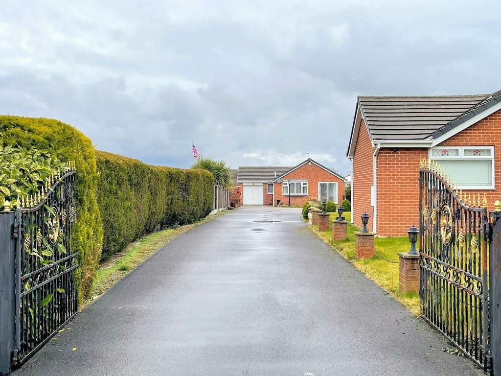 Cottage Court, Horbury Road... 3 bed detached bungalow £260,000