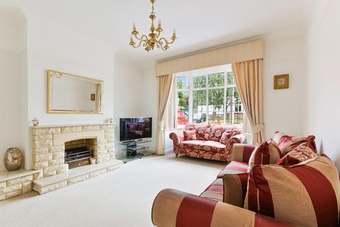 17 Garden Close, Banstead, SM7 2QB