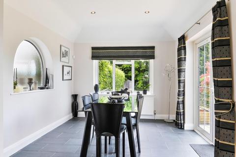 17 Garden Close, Banstead, SM7 2QB