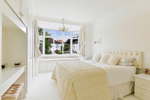 17 Garden Close, Banstead, SM7 2QB