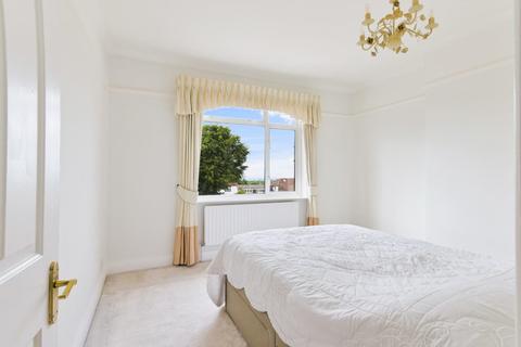 17 Garden Close, Banstead, SM7 2QB