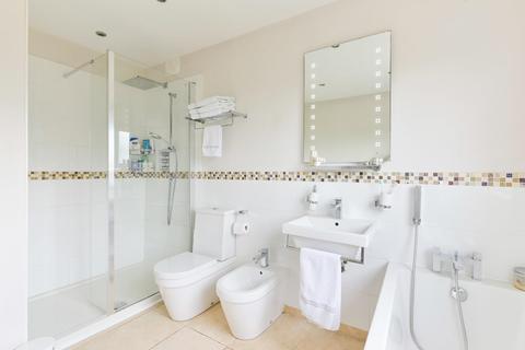 17 Garden Close, Banstead, SM7 2QB