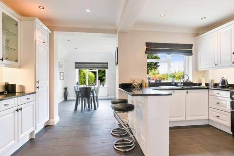 17 Garden Close, Banstead, SM7 2QB