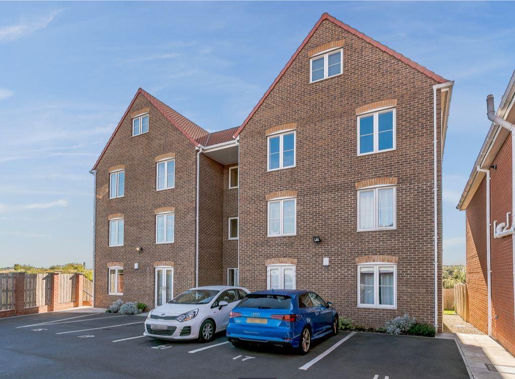 Highgrove Court, Carlton, Barnsley, South Yorkshire 2 bed apartment £