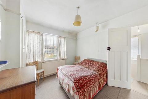 10 Ridding Lane, Greenford, UB6 0JY