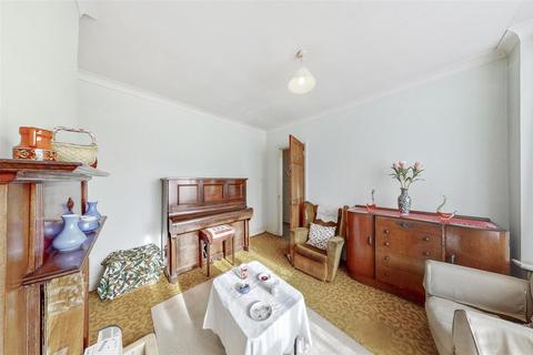 10 Ridding Lane, Greenford, UB6 0JY