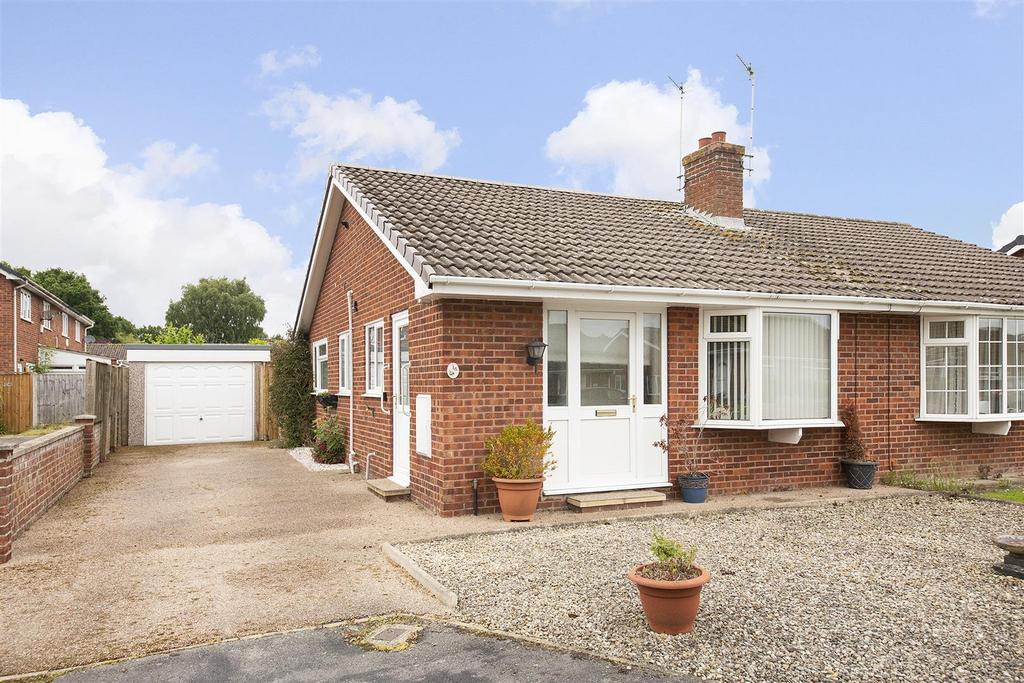 Hornsey Garth, Wigginton, York YO32 2GS 2 bed semidetached bungalow