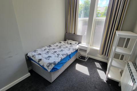 1 bedroom in a house share to rent, Room 2, 2-4 Auckland Road, Doncaster