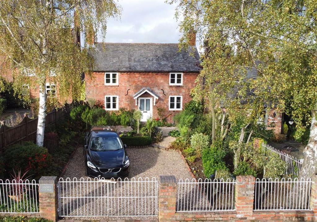 Astley, Shrewsbury, Shropshire 3 bed semidetached house £325,000