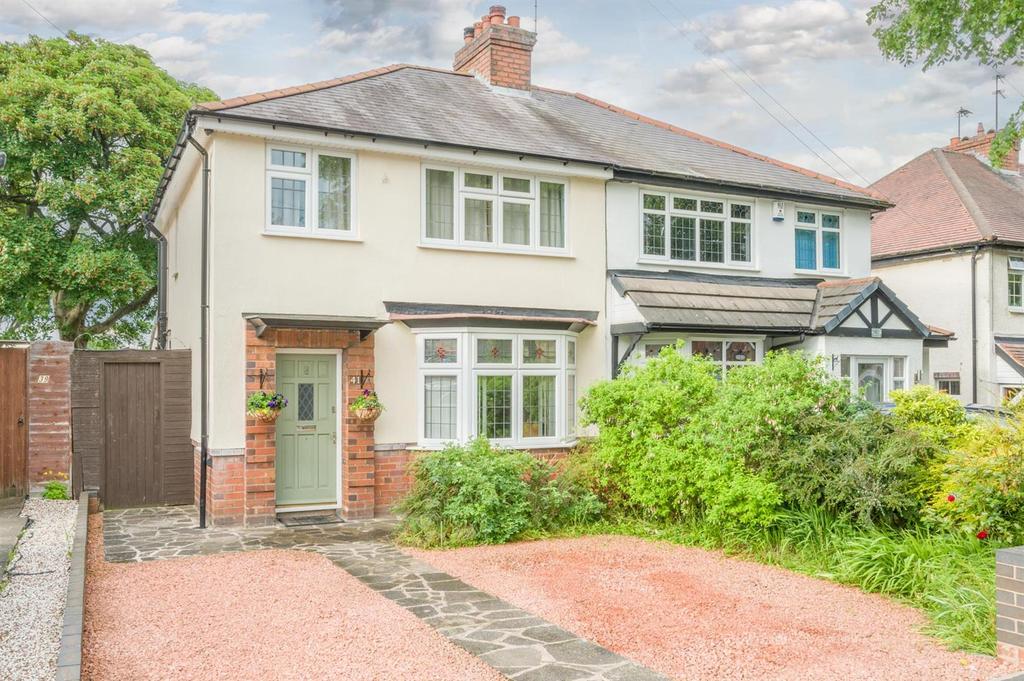Turls Hill Road, Sedgley, DY3 3 bed semidetached house for sale £299,950