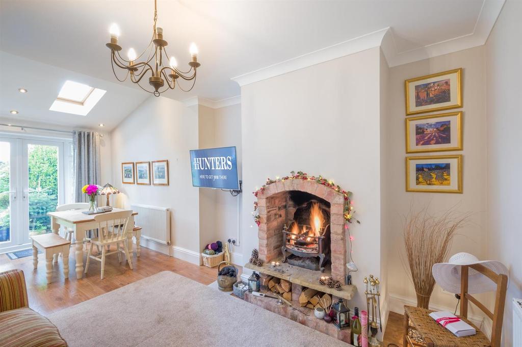 Turls Hill Road, Sedgley, DY3 3 bed semidetached house £299,950