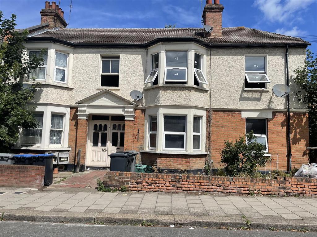 Ambleside Road, Harlesden, NW10 3UJ 2 bed flat £1,499 pcm (£346 pw)