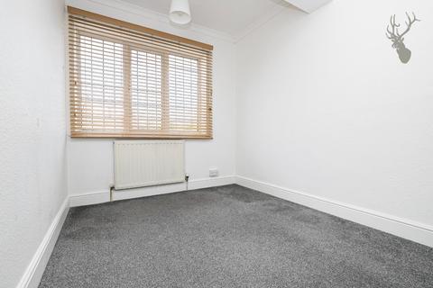 8a Forest Drive, Theydon Bois, Epping, CM16 7EY