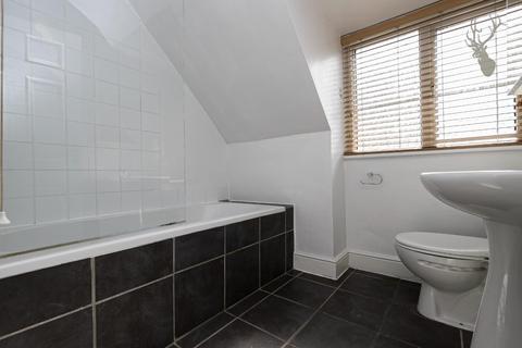 8a Forest Drive, Theydon Bois, Epping, CM16 7EY