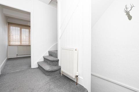 8a Forest Drive, Theydon Bois, Epping, CM16 7EY