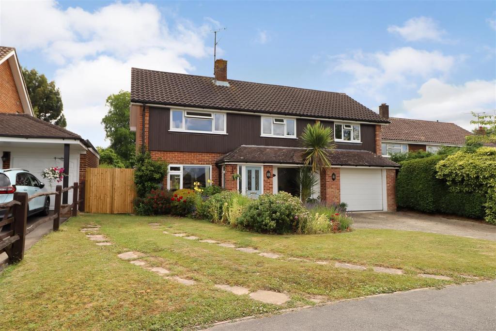 Comptons Lane, Horsham 5 bed detached house for sale £900,000