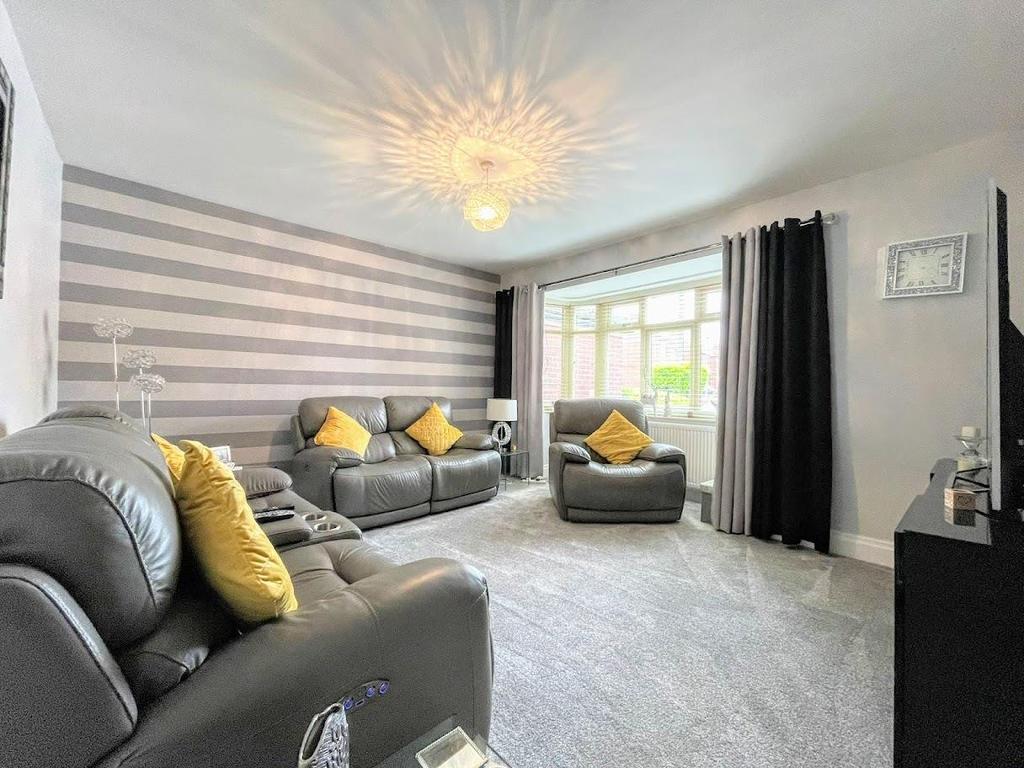 Queens Drive, Barnsley, South Yorkshire 4 bed detached bungalow £400,000