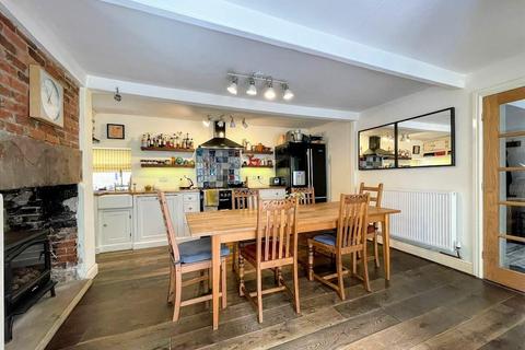 18 Darton Road, Cawthorne, Barnsley, S75 4HR