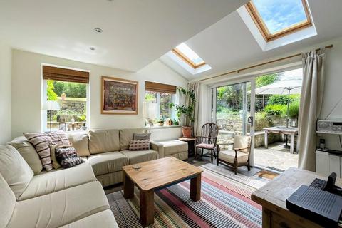 18 Darton Road, Cawthorne, Barnsley, S75 4HR