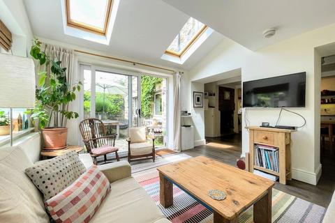 18 Darton Road, Cawthorne, Barnsley, S75 4HR