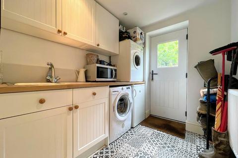 18 Darton Road, Cawthorne, Barnsley, S75 4HR