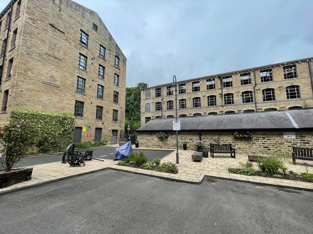 Stoney Lane, Longwood, Huddersfield 1 bed apartment £550 pcm (£127 pw)