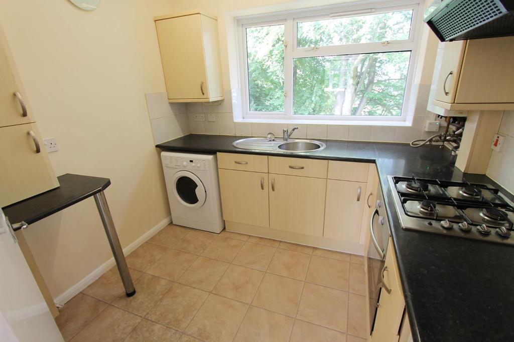 ster Avenue, Kenilworth 1 bed flat £125,000