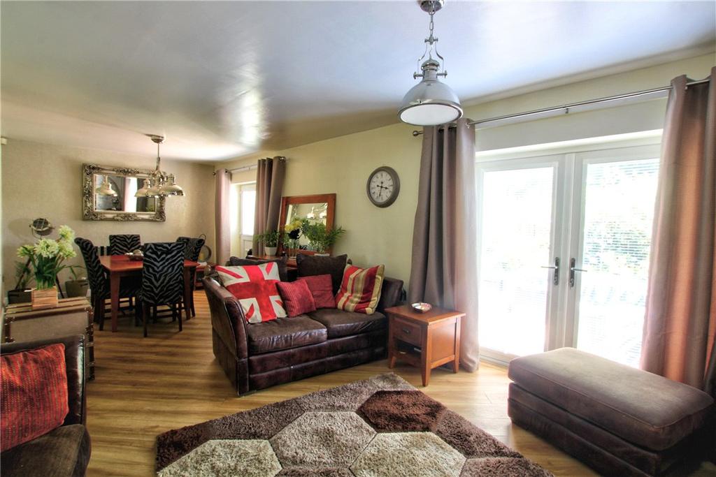 Living Room/ Dining