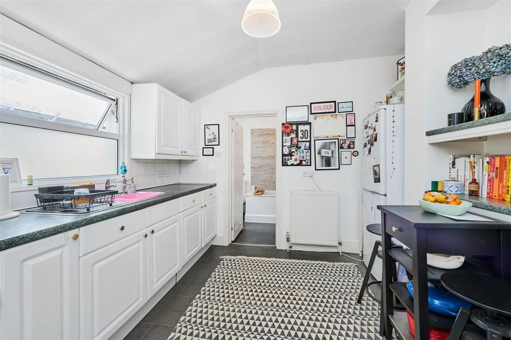James Anderson - FFF 17 Gladwyn Road SW15 4.jpg