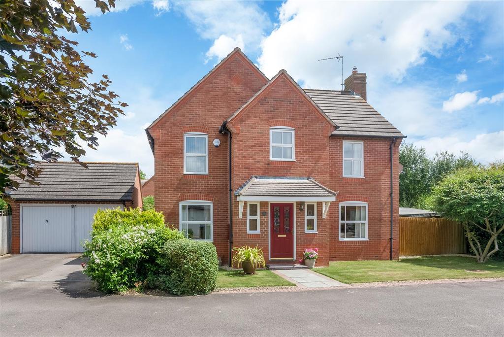 Hawthorn Way, ShipstonOnStour 4 bed detached house £475,000