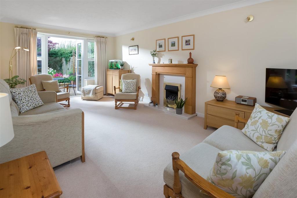 Hawthorn Way, ShipstonOnStour 4 bed detached house £475,000