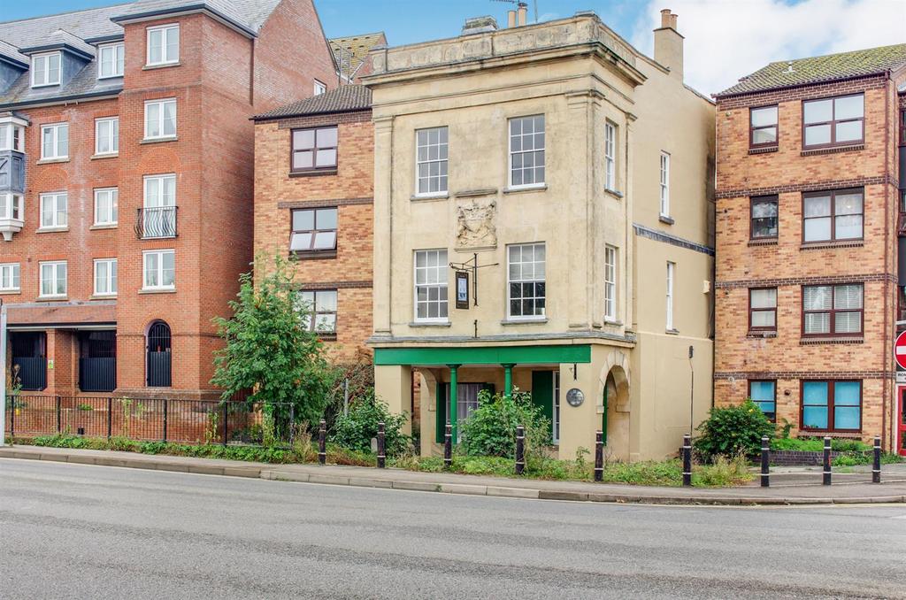 Quay Street, Gloucester 2 bed duplex £225,000