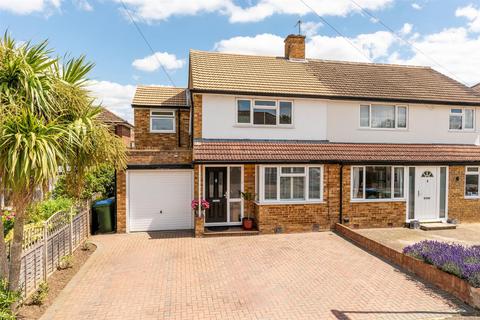 26 Ivydene, West Molesey, KT8 2HG
