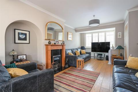26 Ivydene, West Molesey, KT8 2HG