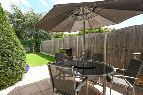 26 Ivydene, West Molesey, KT8 2HG