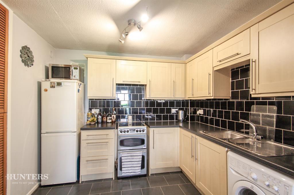 Frizley Gardens, Bradford, BD9 4LZ 1 bed flat for sale £50,000
