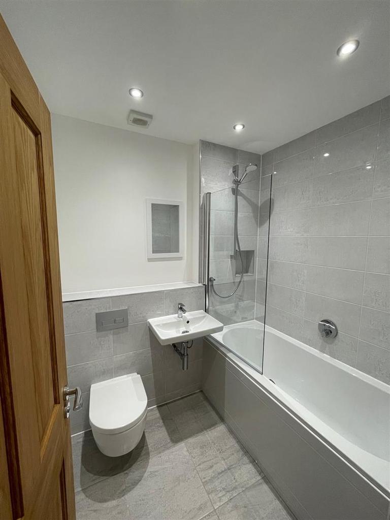 Bathroom1.jpg