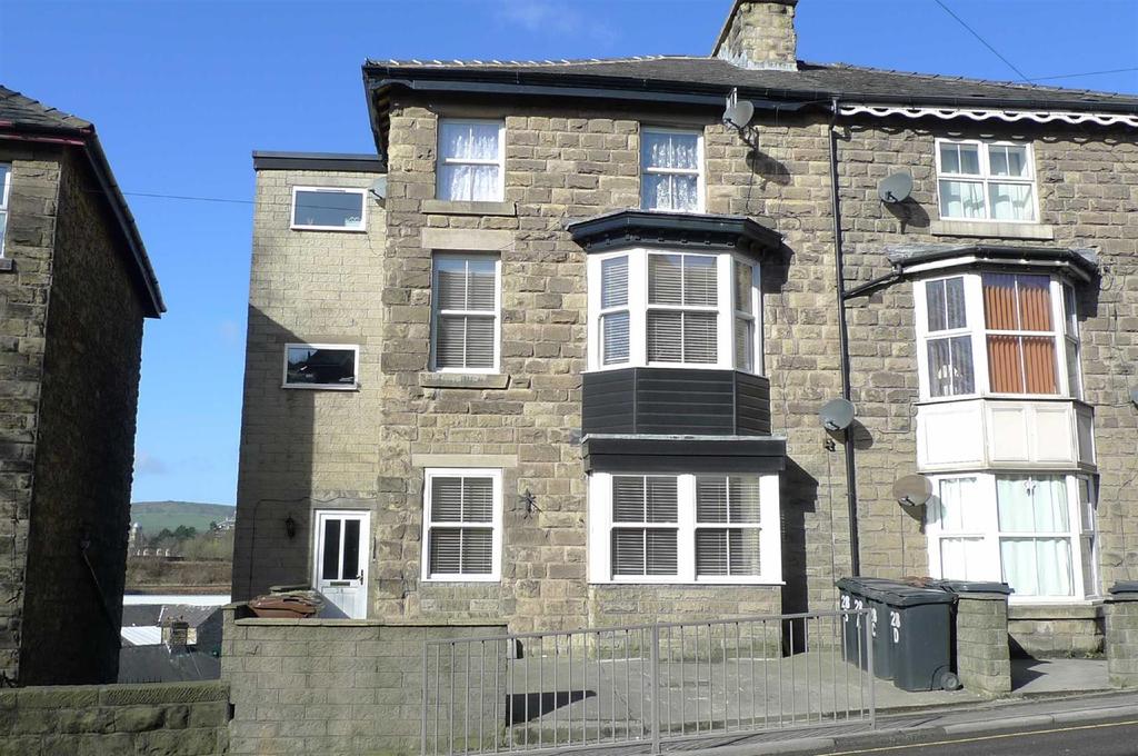 Fairfield Road, Buxton 2 bed flat £575 pcm (£133 pw)