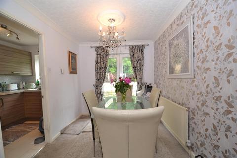 24 The Gateways, Wyke, Bradford, BD12 8DG