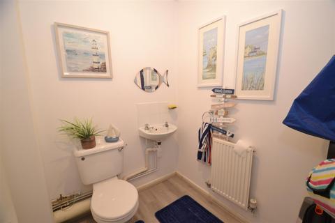 24 The Gateways, Wyke, Bradford, BD12 8DG