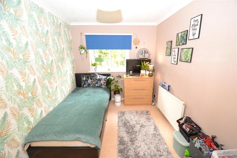24 The Gateways, Wyke, Bradford, BD12 8DG