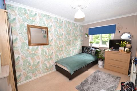 24 The Gateways, Wyke, Bradford, BD12 8DG