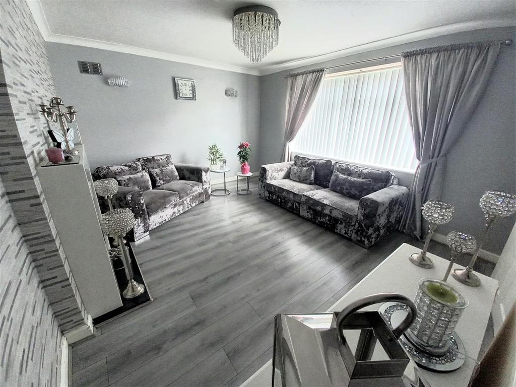 Westcott Road, Sheldon, Birmingham 3 bed end of terrace house £240,000