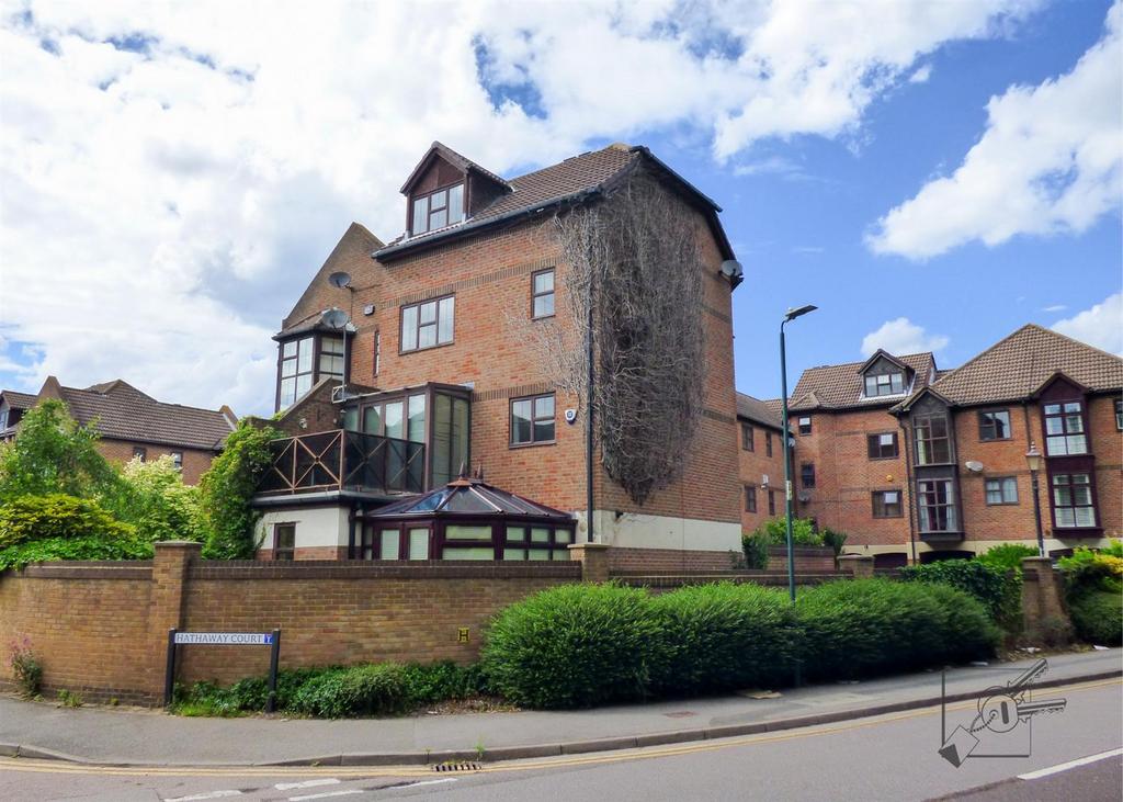 Hathaway Court, Esplanade, Rochester 3 bed house £395,000