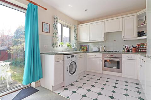 50 Abinger Drive, Redhill, RH1 6SY
