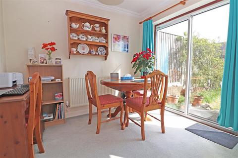 50 Abinger Drive, Redhill, RH1 6SY