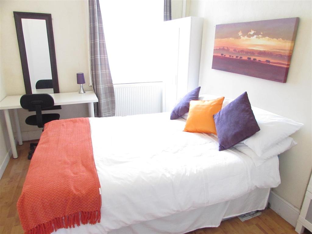 Stanley Road, Coventry 5 bed house share £390 pcm (£90 pw)