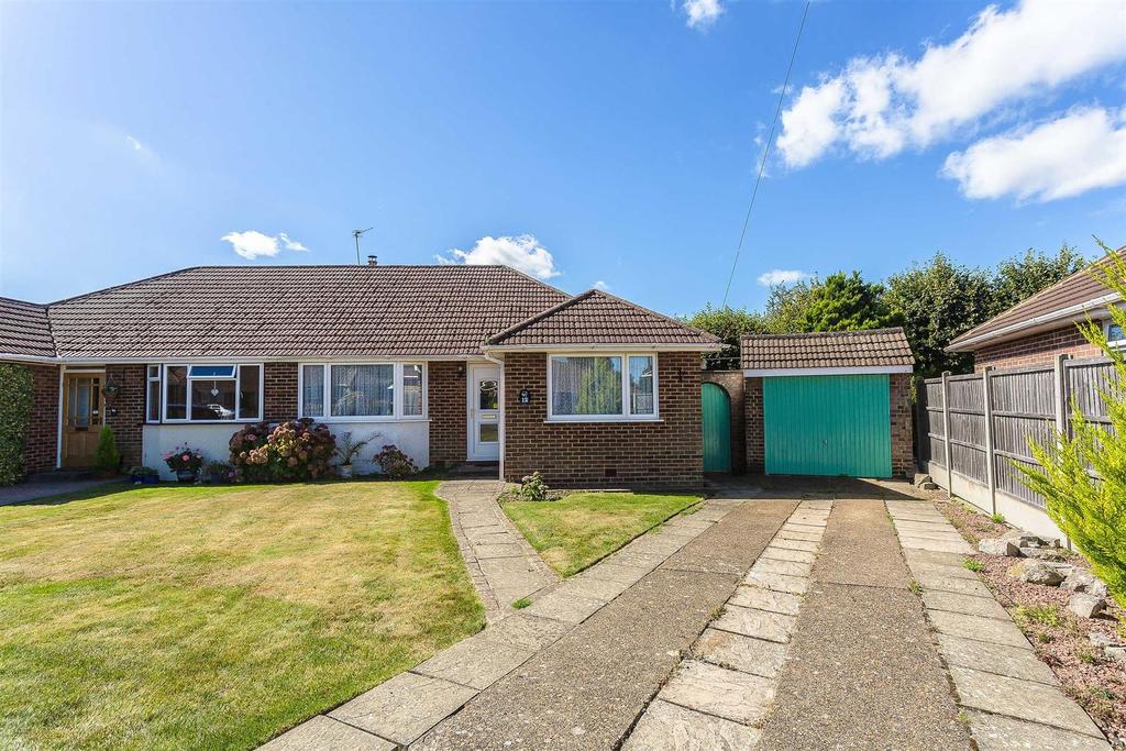 Longmead Close, Caterham 2 bed bungalow - £1,500 pcm (£346 pw)