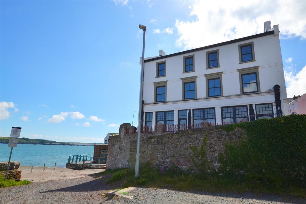 Hakin Point, Hakin, Milford Haven 3 bed apartment for sale £475,000